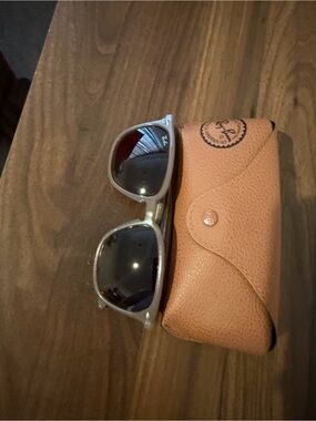 Ray-Ban light brown wayfarer Sunglasses with Tan Case